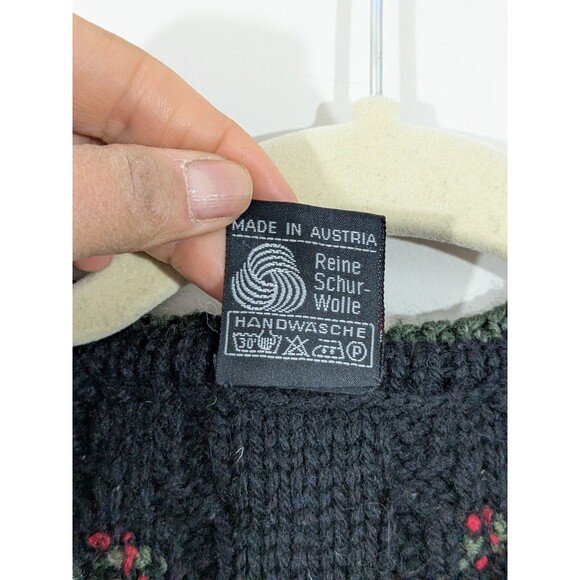 Vintage Giesswein Black Floral Embroidered Cardigan Wool Cottagecore Sz 40 - Picture 4 of 10